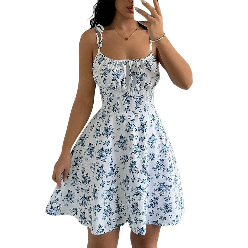 Mini abito floreale con spalline sottili e scollo quadrato