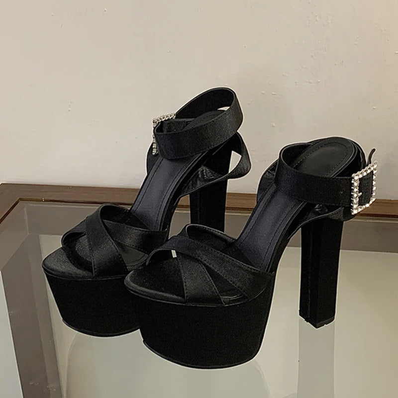 Sandali donna Liyke neri con plateau e fibbia luminosa