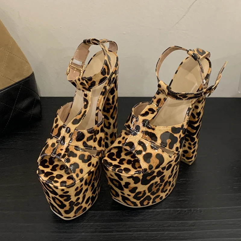 Sandali donna Liyke leopardati con plateau e tacco largo