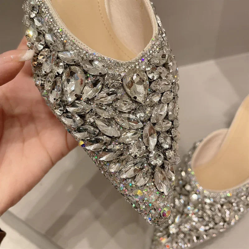 Sandales de luxe à strass pour femme, mules à talon bas, chaussures ouvertes à l'arrière, tongs pointues scintillantes, escarpins mules.
