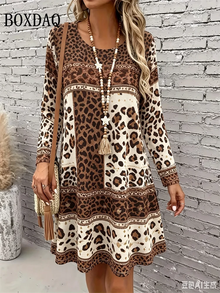 Abito corto a stampa leopardata da donna con maniche lunghe