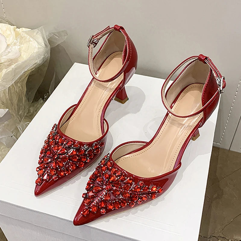Scarpe donna Liyke a punta con gemme decorative