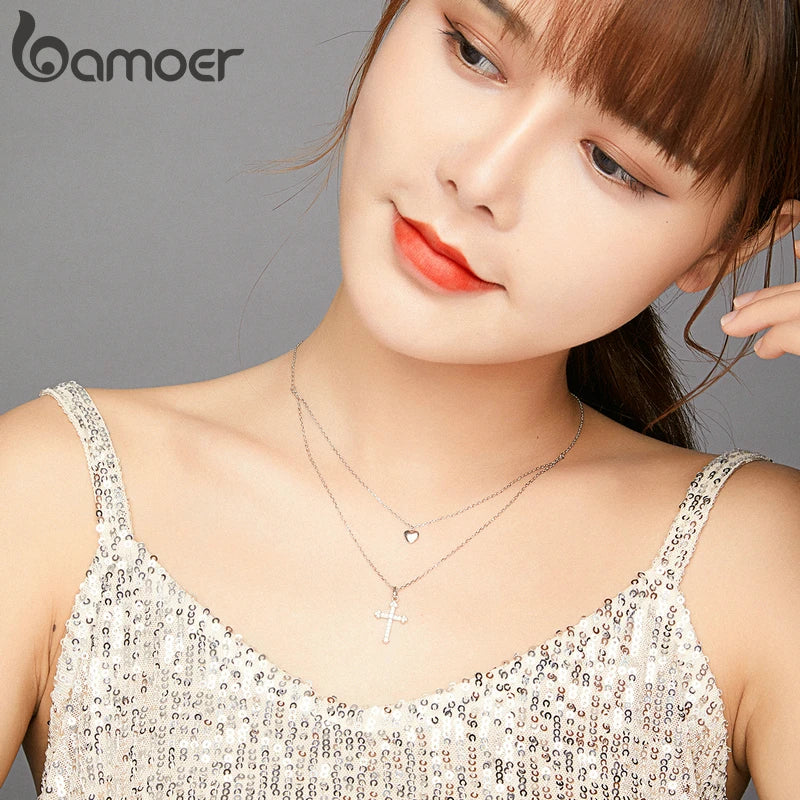 Collana con pendente a croce e cuore