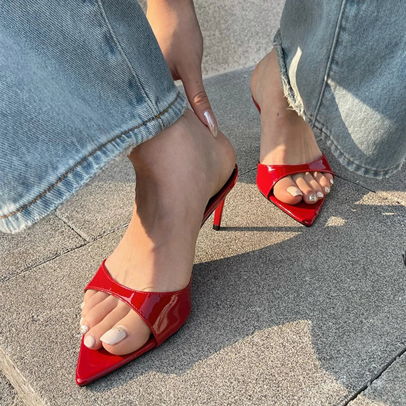 Mules donna Liyke verniciate con fascia e base a punta