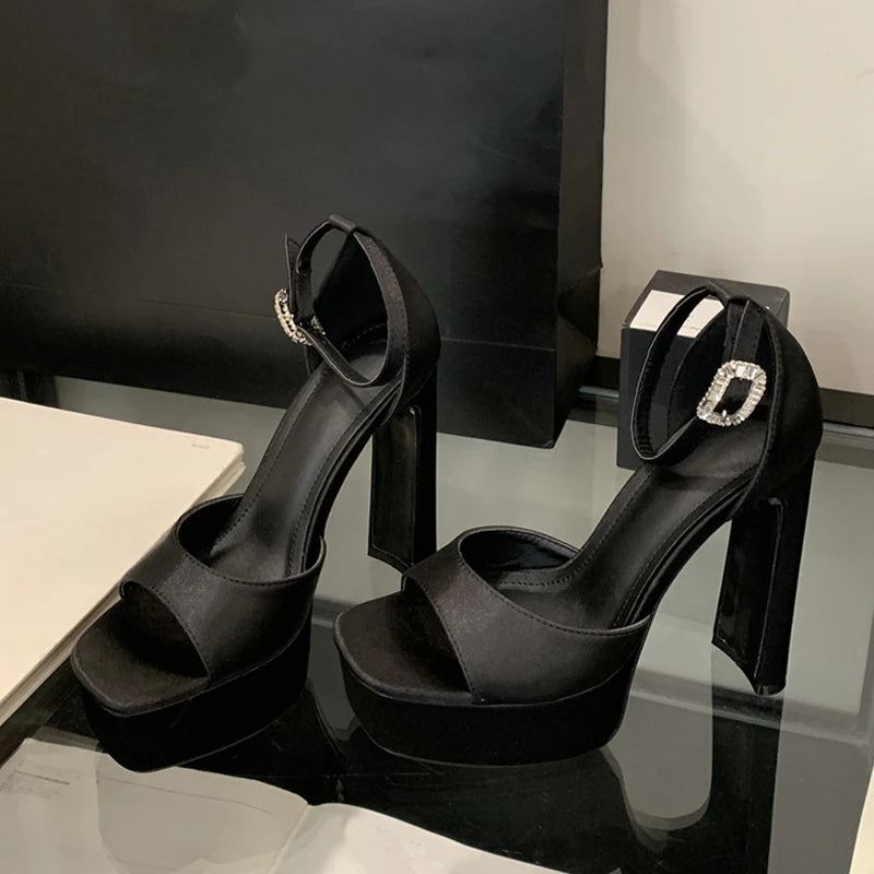 Sandali donna Liyke neri con plateau e tacco largo