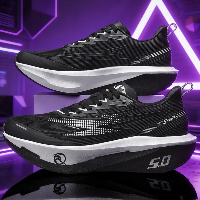 Schnür-Sportschuhe