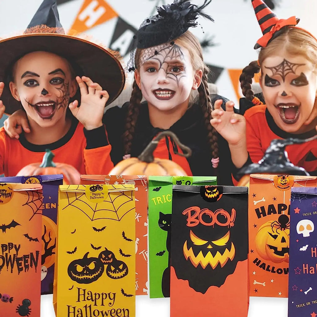 90Pcs Halloween Paper Gift Bags With Stickers Trick or Treat Candy Goodie Snack Bags Kids Halloween Party Favor Decor Supplies