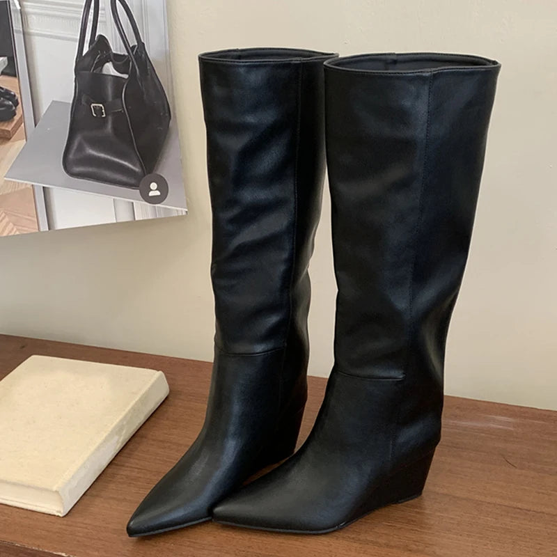 Stivali donna Liyke effetto suede con zeppa interna