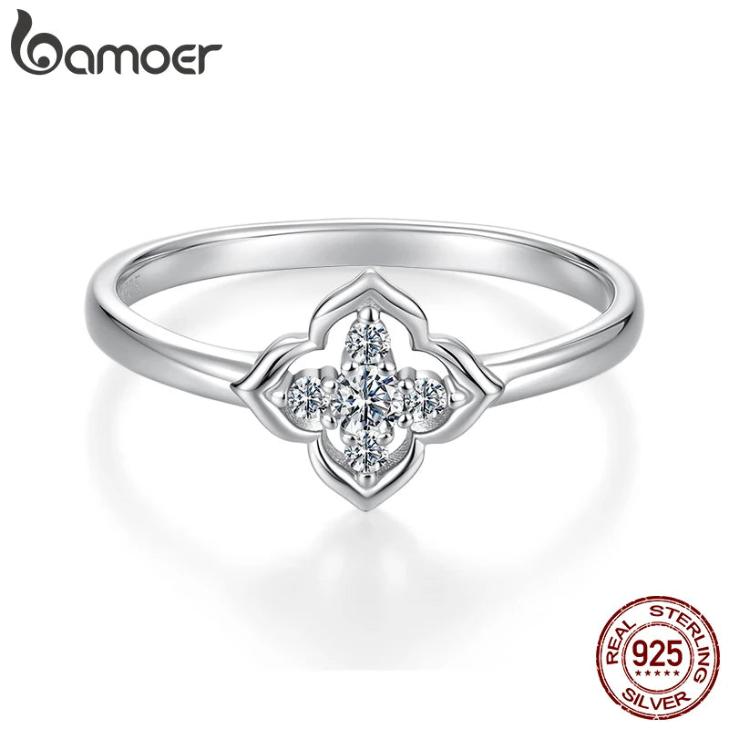 Ring mit Kleeblattmotiv