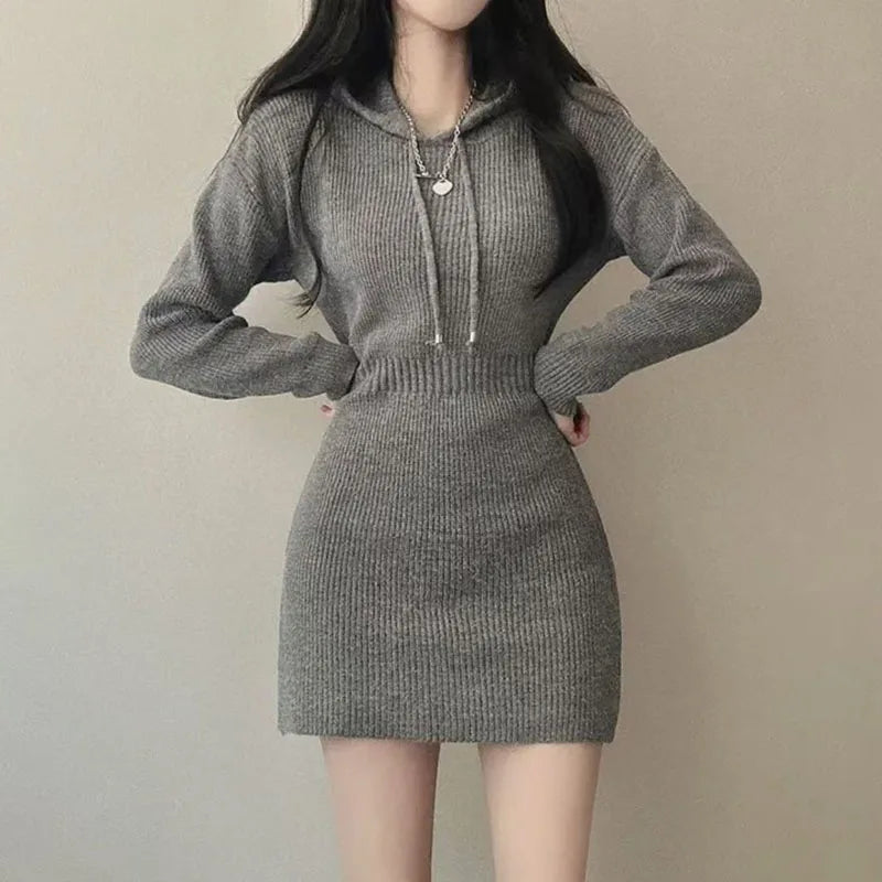Mini abito da donna con cappuccio e coulisse in viscosa
