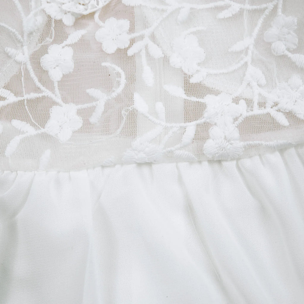 Abito da sposa in pizzo con scollo rotondo