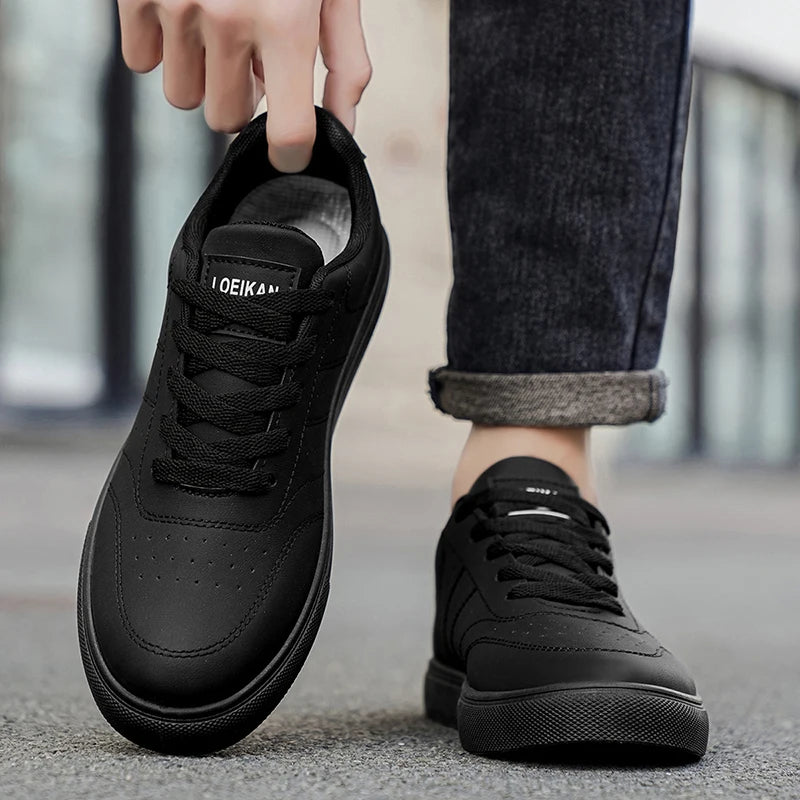 Chaussures de skate classiques en cuir pour homme, à lacets, plates et décontractées, antidérapantes, pour la marche au quotidien, noir et blanc, 2 coloris