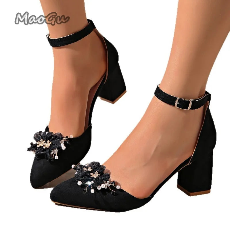 Elegante schwarze Pumps mit Blockabsatz, florale Spitze mit Strass, spitz zulaufende Damensandalen, Größe 35-43, trendige Absatzschuhe für Damen