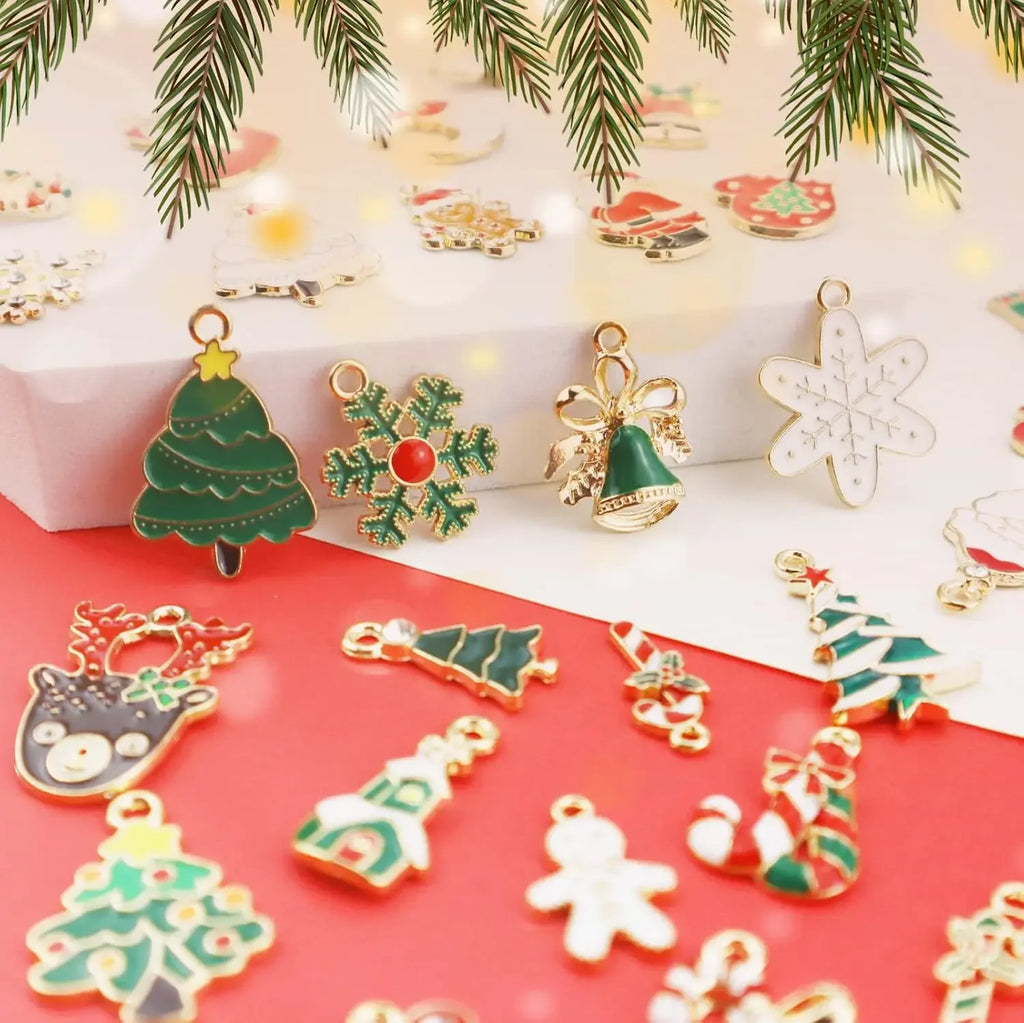 Random Mix Enamel Christmas Charms Elk Snowman Santa Claus Pendants for Jewelry Making Earrings Necklace DIY Accessories