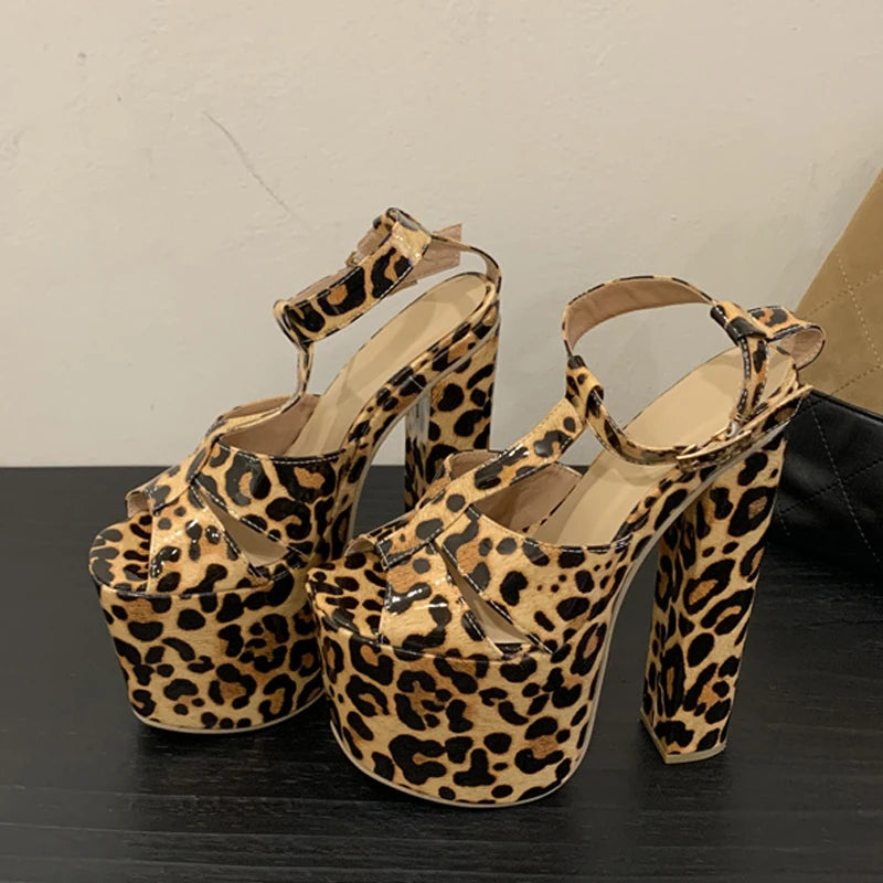 Sandali donna Liyke leopardati con plateau e tacco largo