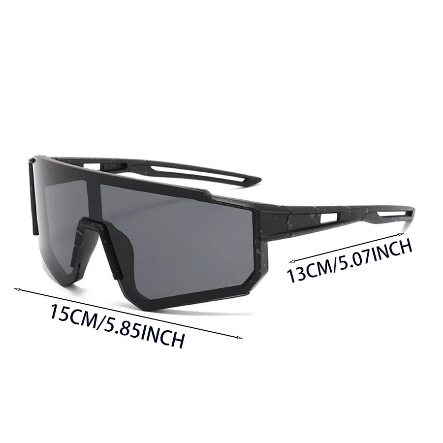 Une paire de lunettes élégantes pour homme. Lunettes à grande monture au style futuriste, adaptées aux hommes, aux femmes, à la mode et à la photographie