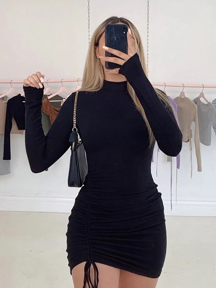 Mini abito aderente donna con collo alto e maniche lunghe — immagine 3