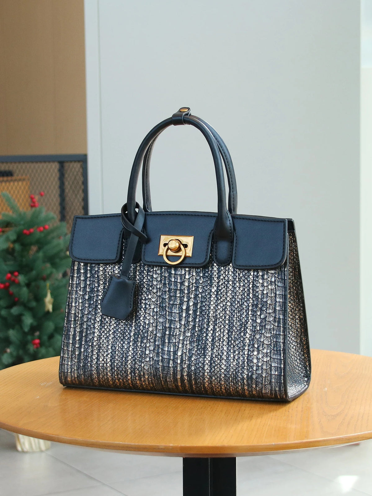Fall/Winter 2026 New Luxury Ladies Handbag Temperament Patent Leather Leopard Spice Bag Advanced Texture Matte Tote Bag Commuter