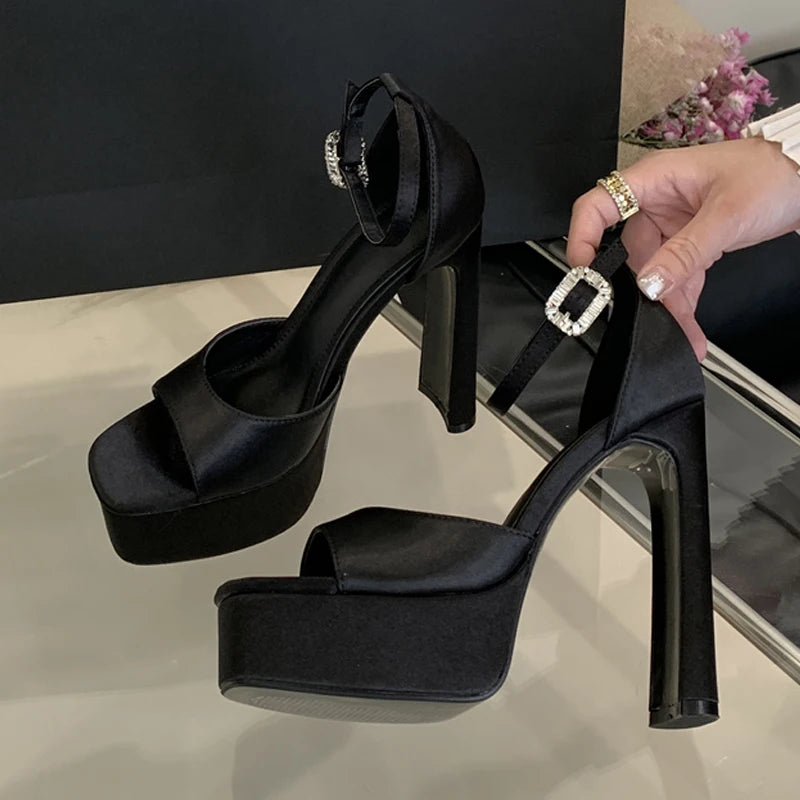 Sandali donna Liyke neri con plateau e tacco largo