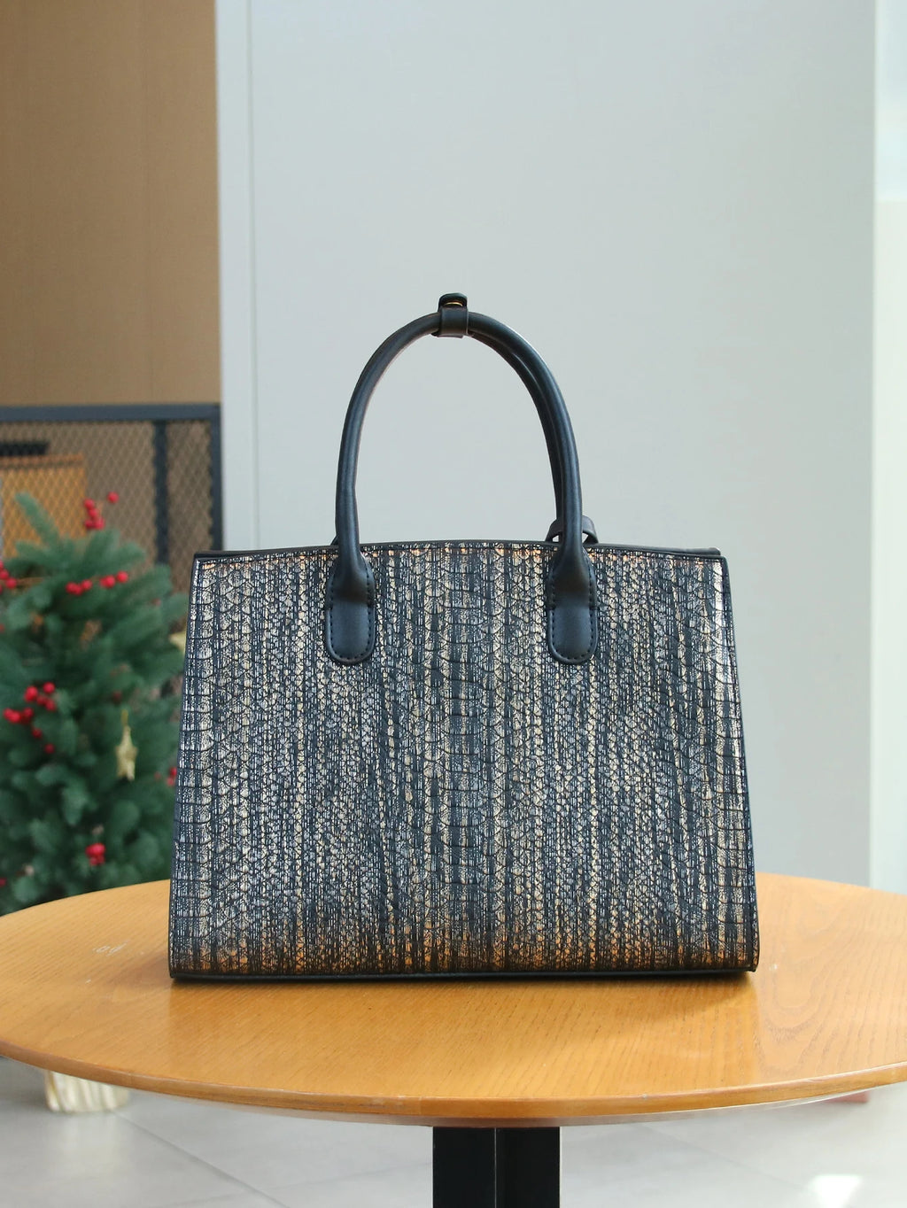 Fall/Winter 2026 New Luxury Ladies Handbag Temperament Patent Leather Leopard Spice Bag Advanced Texture Matte Tote Bag Commuter