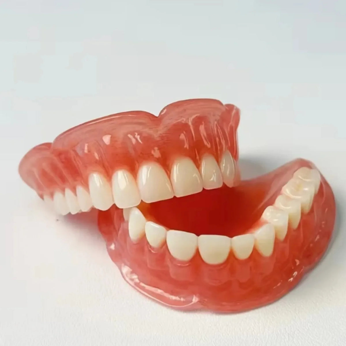 Kit de prothèse dentaire complète en silicone, dents artificielles supérieures et inférieures effet naturel, ajustement confortable, avec coffret cadeau et kit complet de soins dentaires et de nettoyage