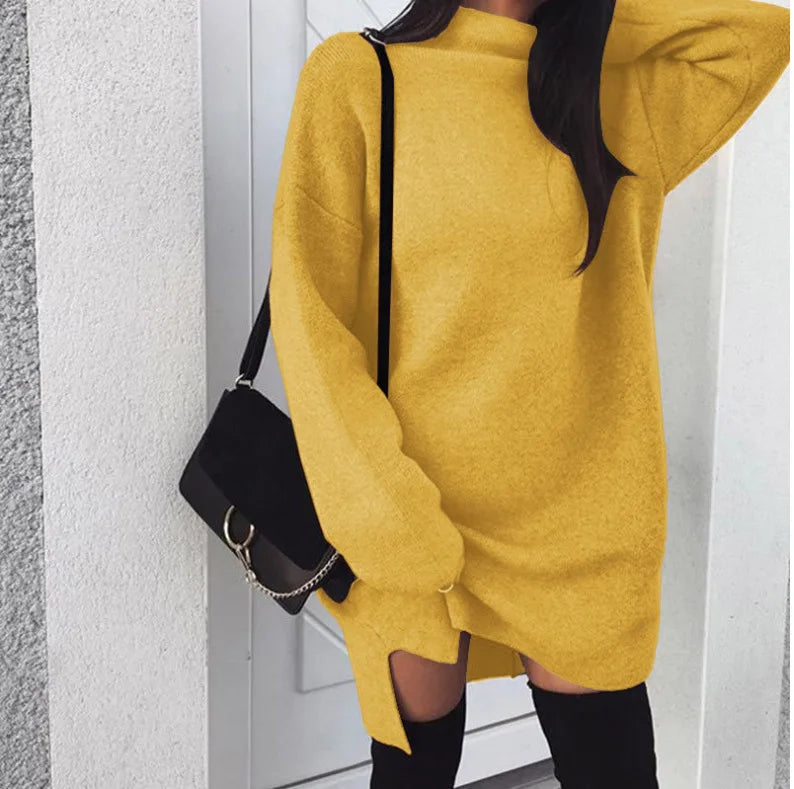 Abito in maglia da donna a collo alto con spacco