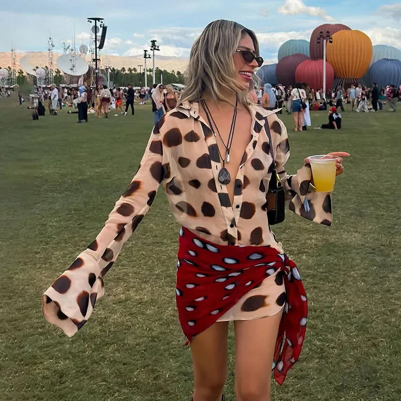 Abito corto da donna con stampa leopardata e colletto