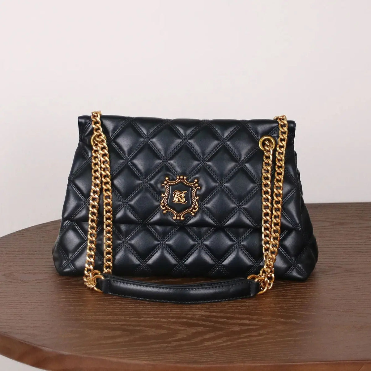 2026 Fashion New Luxury Handbag Joker Temperament Diamond Shoulder Bag High Sense Chain Large Capacity Elegant Commuter Bag One-