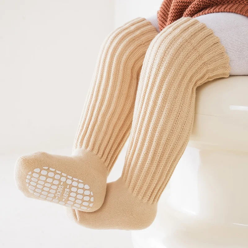 Calze invernali lunghe per bambini con suola antiscivolo