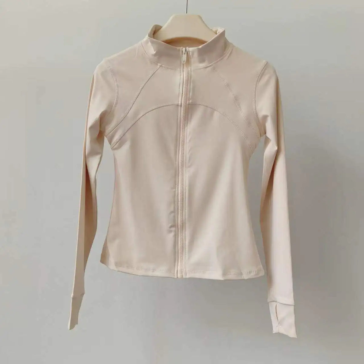 Damen-Sportjacke mit hohem Kragen und Reißverschluss