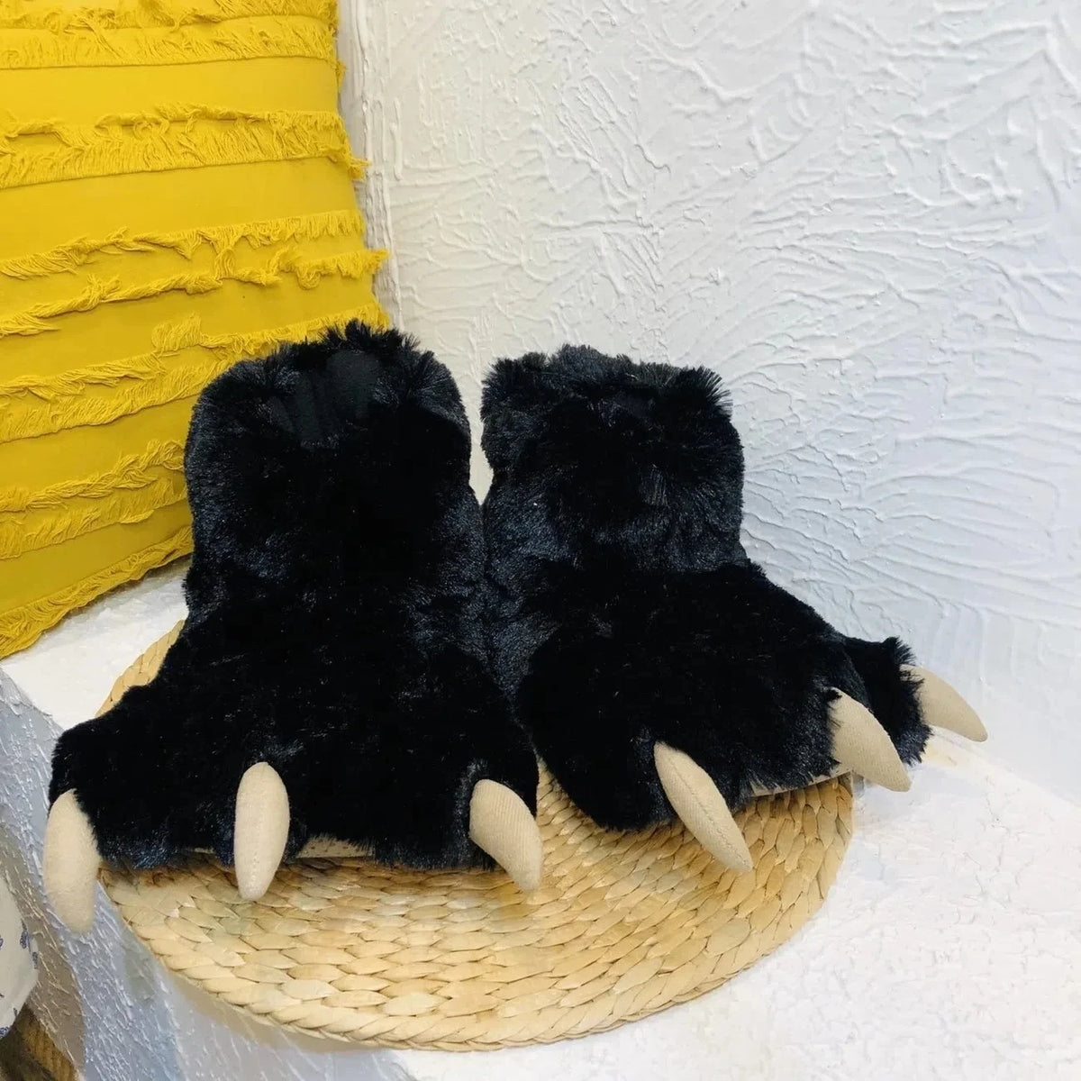 Ciabatte verdi da donna effetto peluche con fantasia zampa