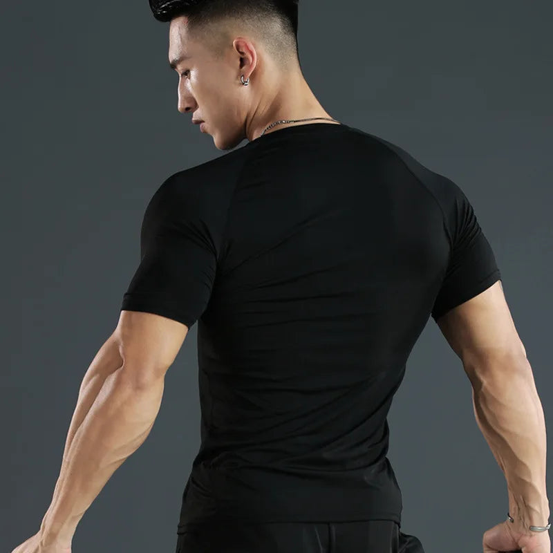 T-shirt uomo aderente a maniche corte per lo sport