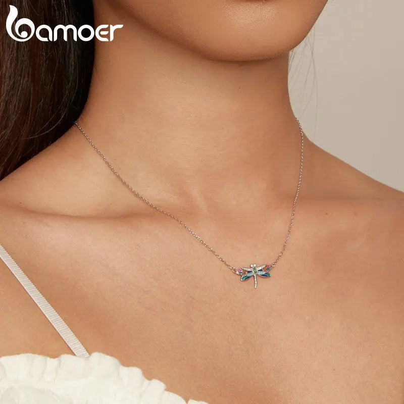 Collana con pendente a forma di libellula