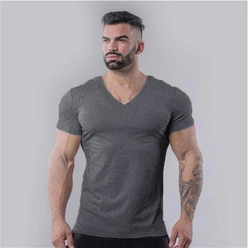 T-shirt uomo in cotone con scollo a V