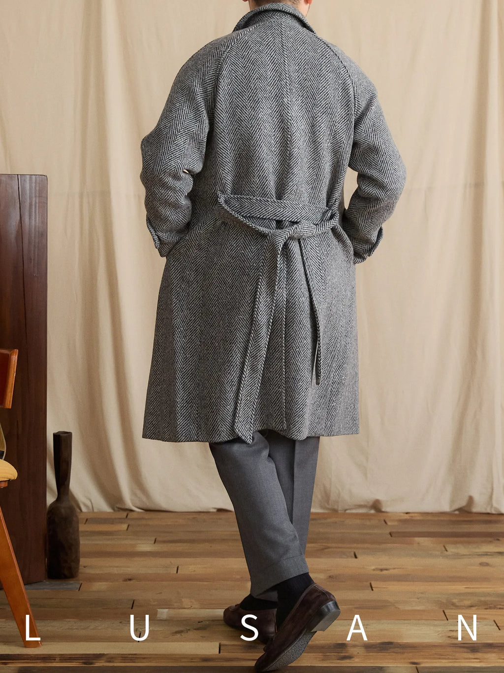 Men's 70% Wool Mid-Length Balmacin Coat Figure-Hugging Herringbone Design for Elegant Fashion