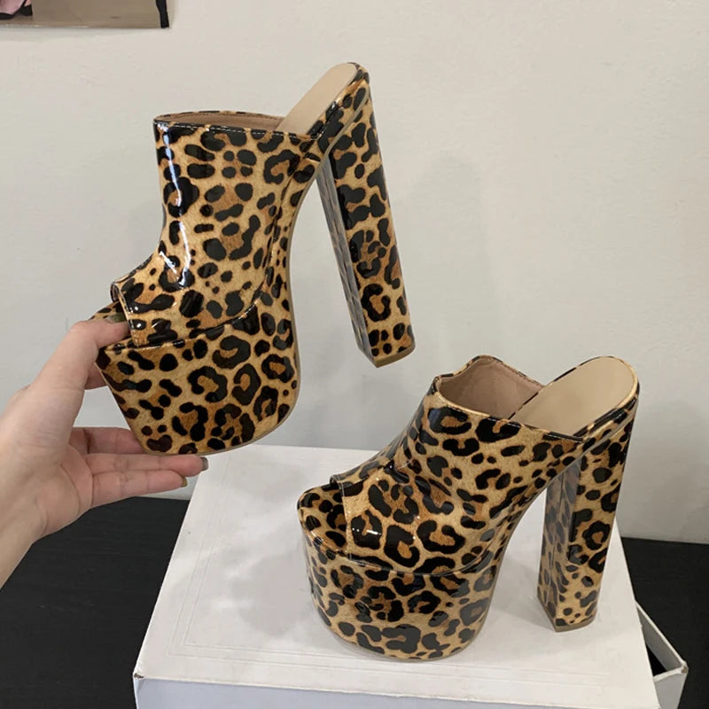 Mules donna Liyke leopardate con plateau e tacco largo