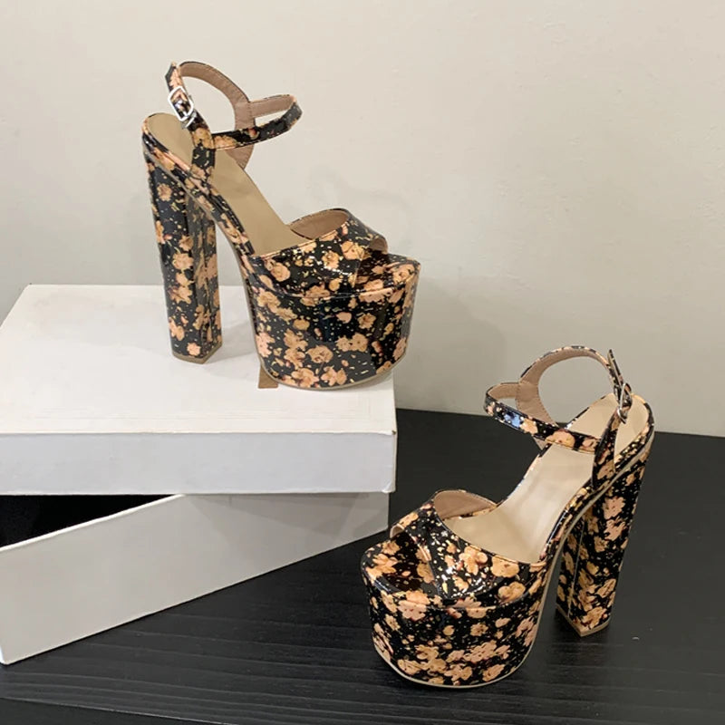 Sandali donna Liyke floreali con plateau e tacco largo