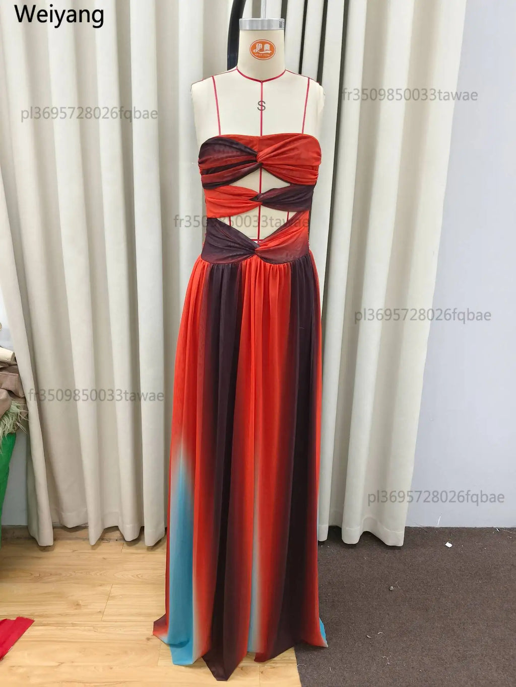 Langes Damen-Bandkleid mit ausgestellter Silhouette