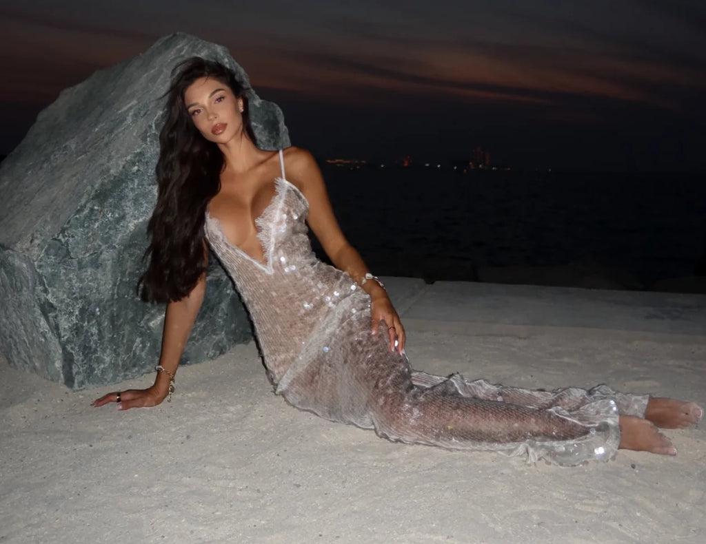 Abito lungo da donna con inserti in pizzo e paillettes