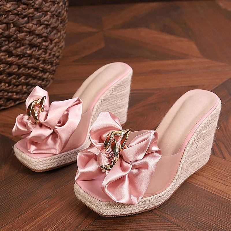 Mules donna Liyke con zeppa intrecciata e fiocco