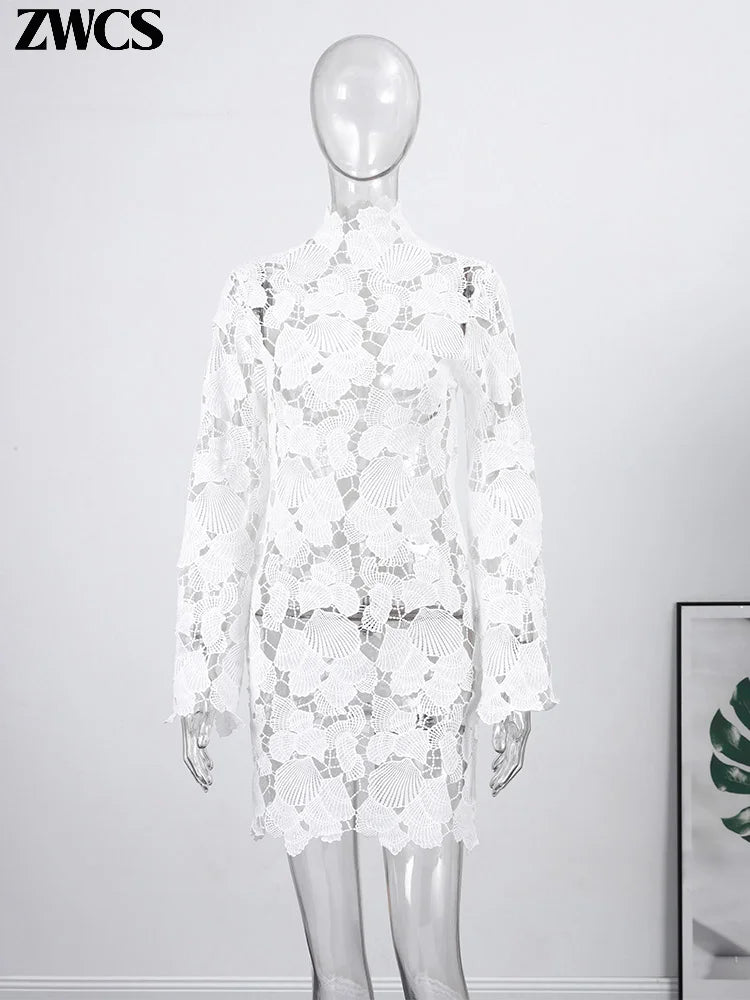Mini abito da donna con maniche lunghe e scollo alto
