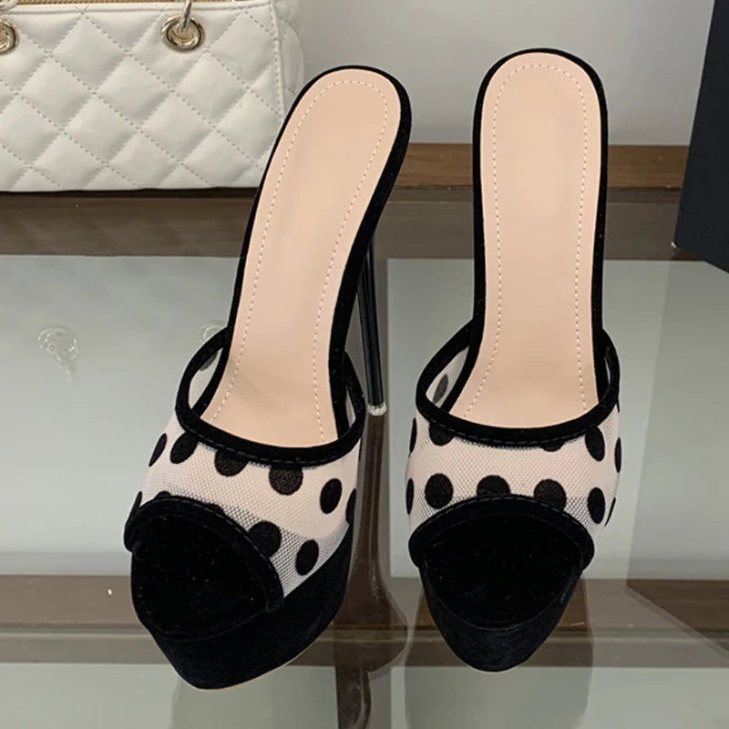 Sandali mules donna Liyke in rete a pois neri con plateau