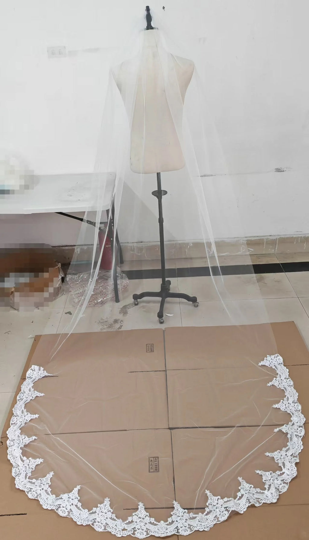 Hot Sale Elegant Flower Lace Edged Appliques Veil with Comb 1 Tier Veil 3mx1.5m Long Cathedral Length Wedding Bride Accessories