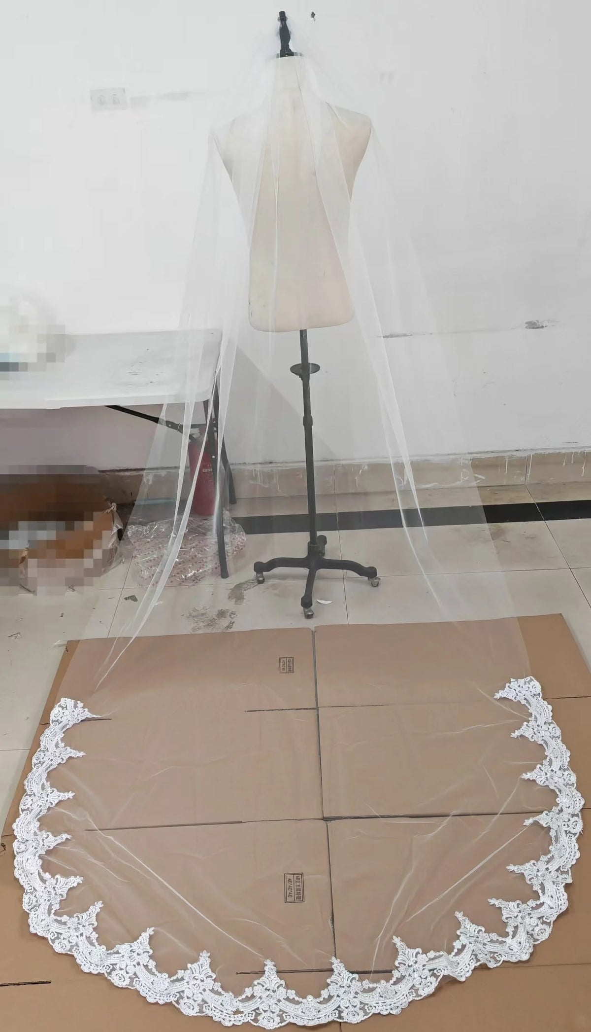 Hot Sale Elegant Flower Lace Edged Appliques Veil with Comb 1 Tier Veil 3mx1.5m Long Cathedral Length Wedding Bride Accessories
