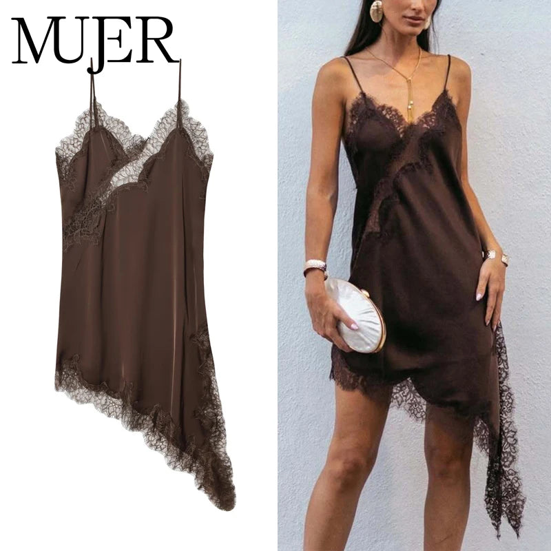 Abito corto da donna con spalline sottili e scollo a V