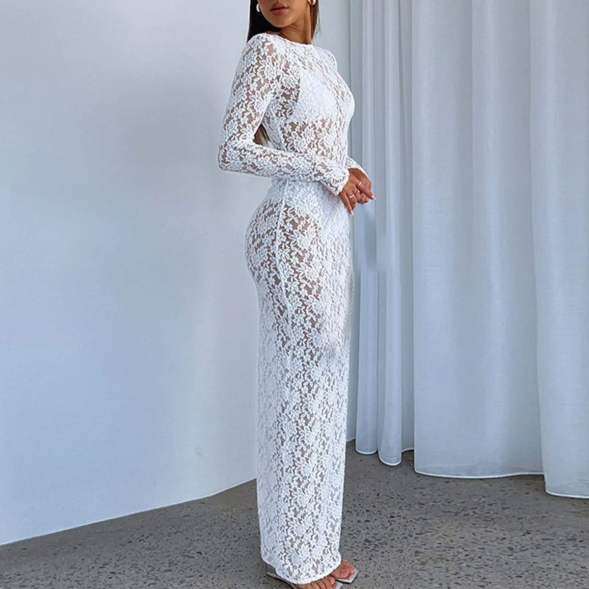 Abito in pizzo da donna con scollo rotondo