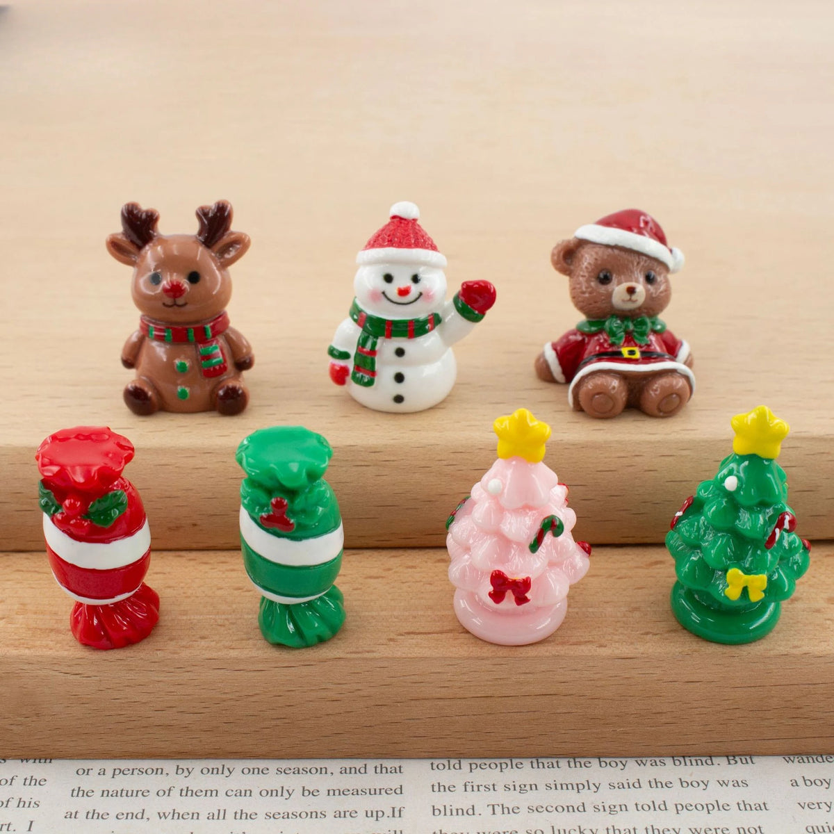 100pcs Wholesale Resin 3D Christmas Tree Gift Snowman DIY Accessories for Keychain Dollhouse Decor Miniature Craft