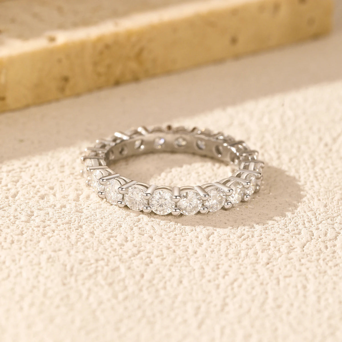 Anello eternity MODIAN in argento 925 con moissanite