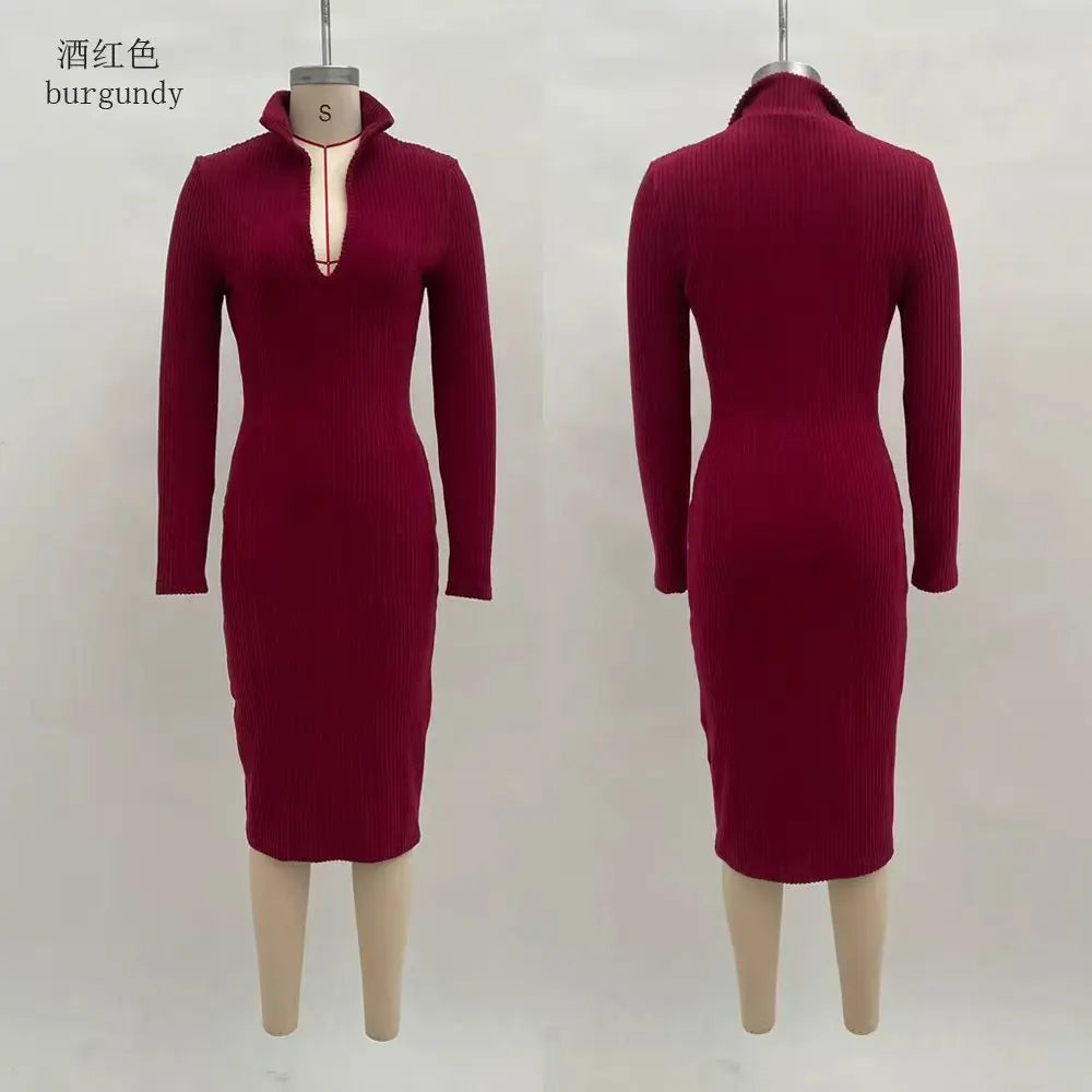 Abito in maglia da donna con scollo a V e vita segnata