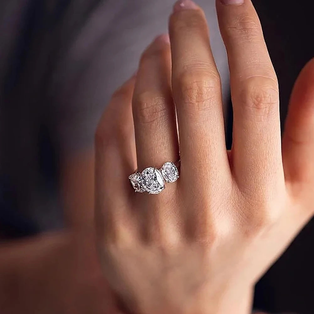 Anello in argento 925 con moissanite a taglio ovale
